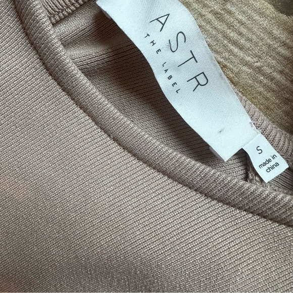 NWT ASTR The Label Long Sleeve Shoulder Cut Out Ribbed Sweater Dress - Picture 10 of 10